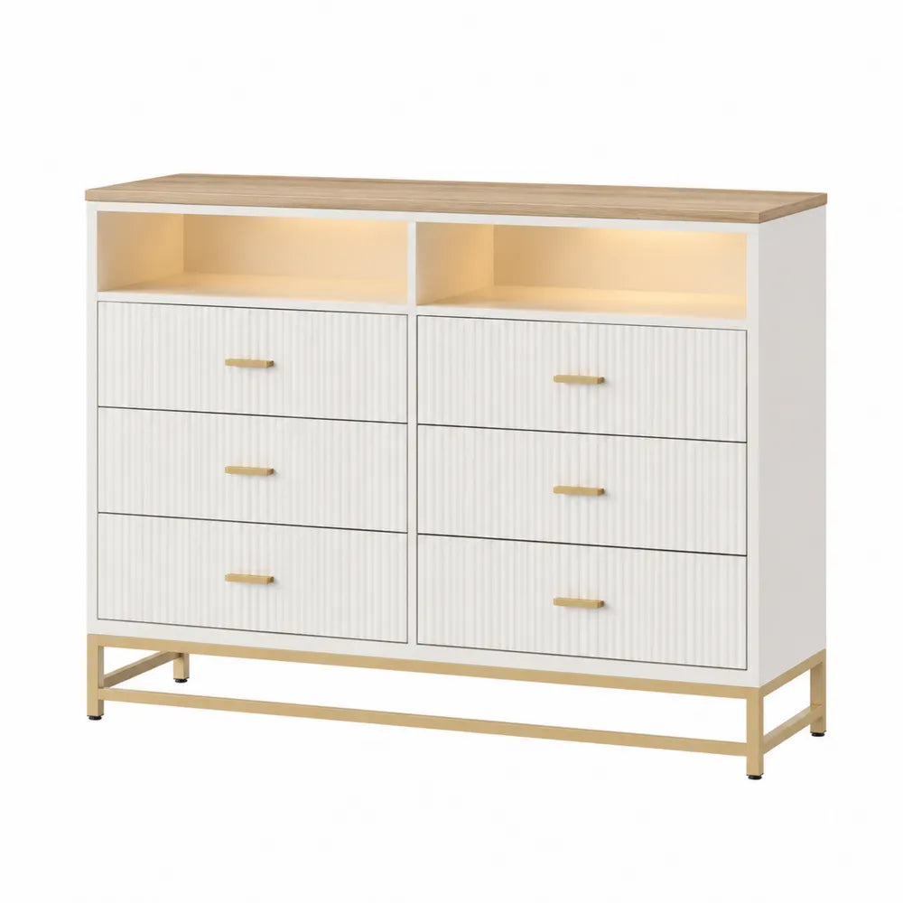 Cassettiera rettangolare a 6 cassetti in MDF bianco 140 x 40 x 80 cm con vani aperti luce LED piano effetto rovere e base in acciaio dorato