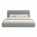 Letto matrimoniale imbottito in tessuto verde salvia con testiera a pannelli struttura in legno e MDF rete a doghe 160 x 200 x 110 cm
